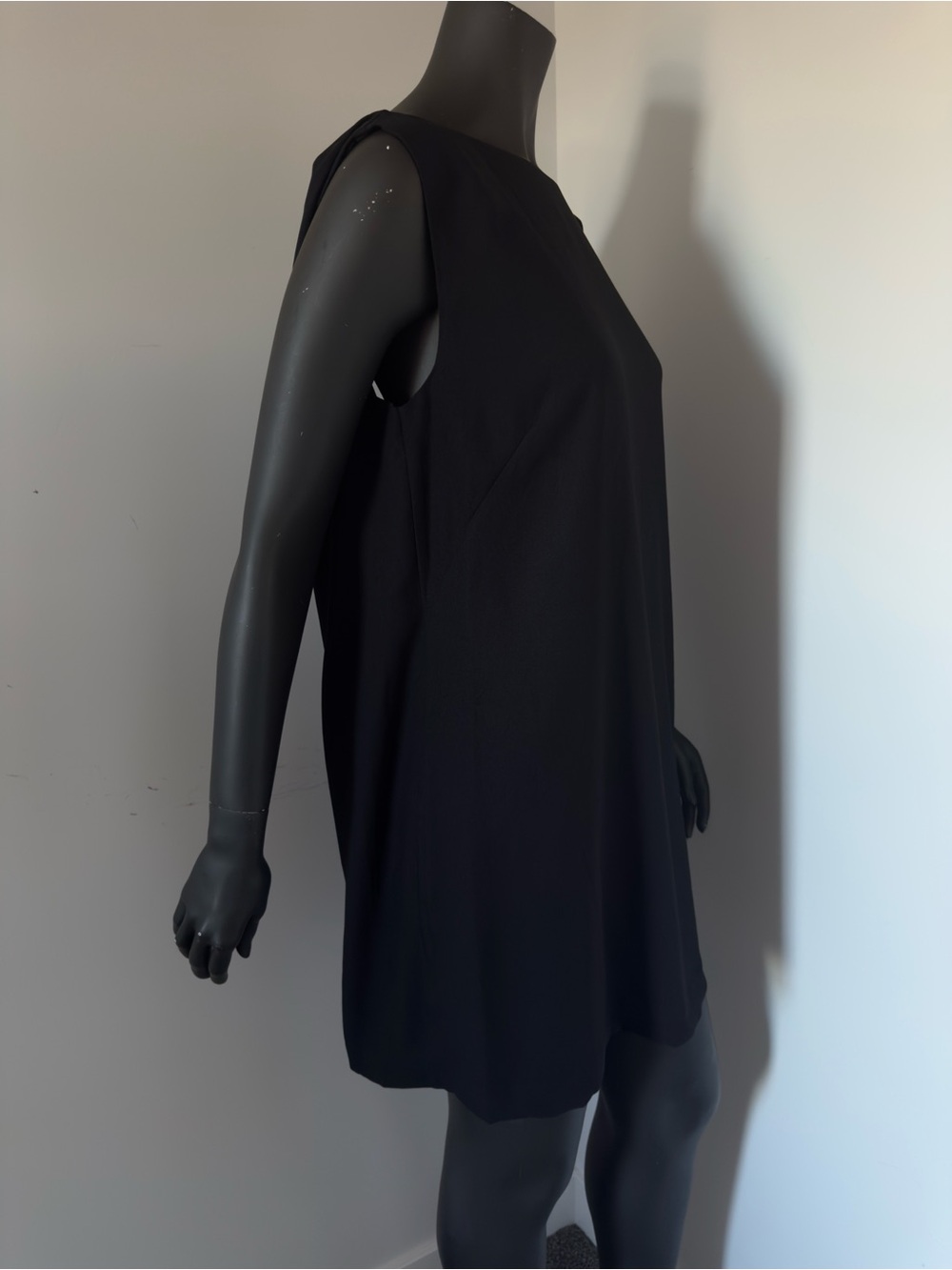 387. Banana Republic NWT Black Open Back Drape Sheath Dress Size 14 - Picture 7 of 8